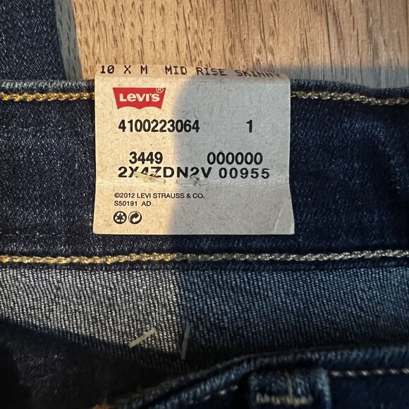 NWT Levis Women's Mid Rise Skinny Jeans Dark Wash Denim Classic Style size 10 - Picture 8 of 14